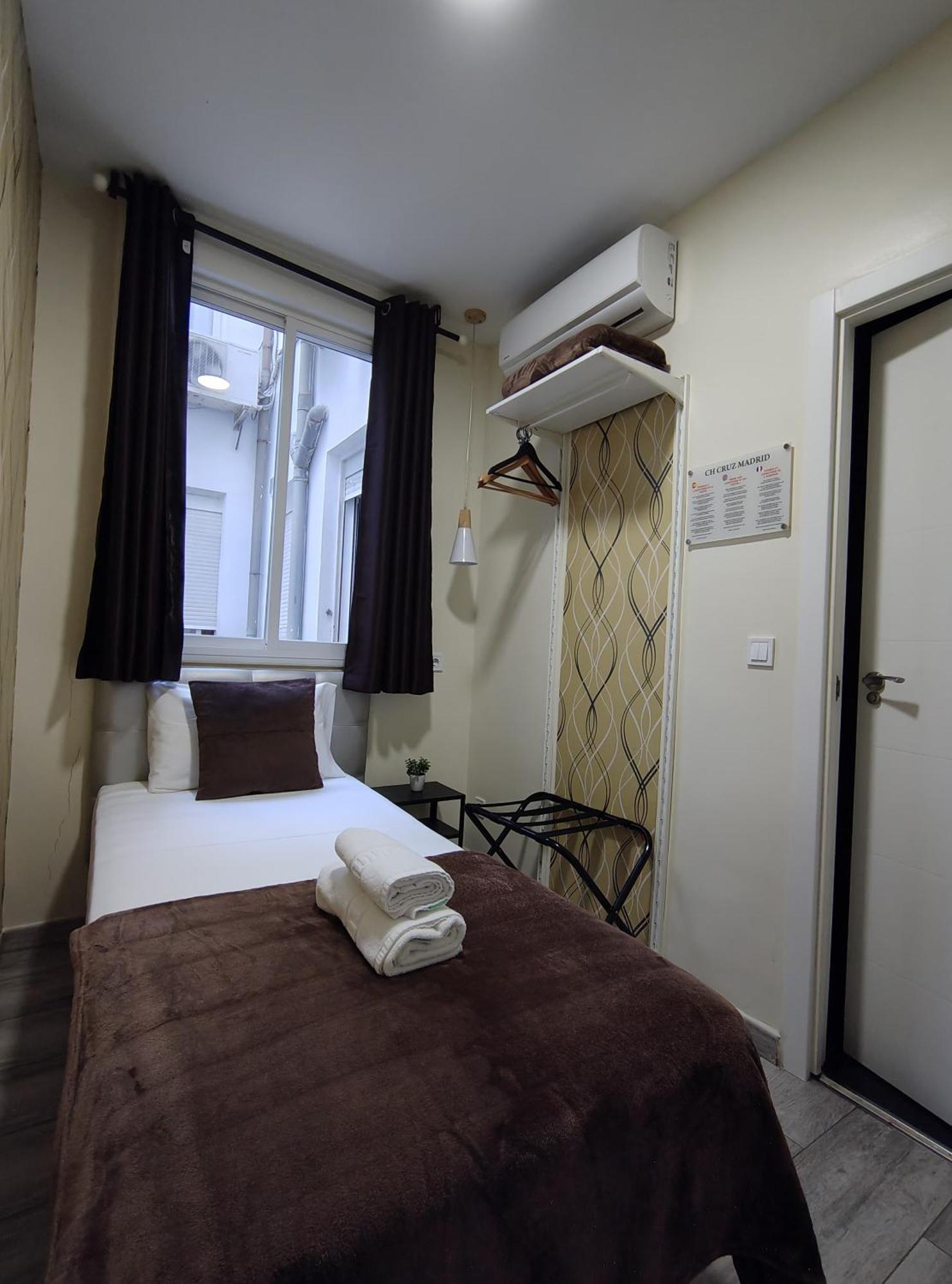 Ch Cruz Madrid Hotel Buitenkant foto
