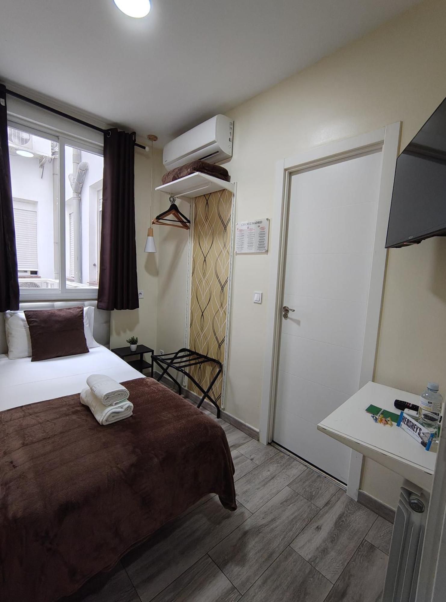 Ch Cruz Madrid Hotel Buitenkant foto