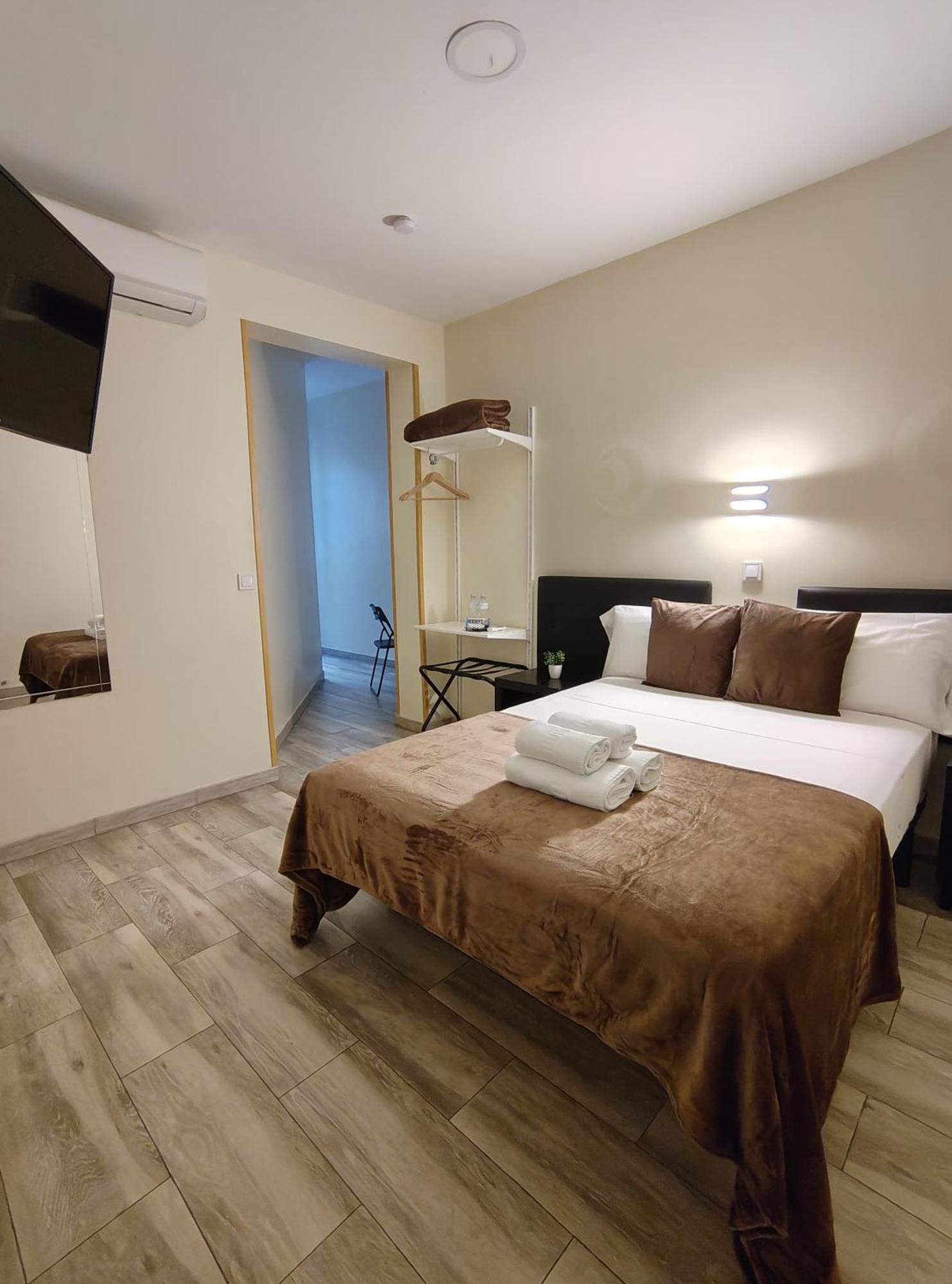 Ch Cruz Madrid Hotel Buitenkant foto