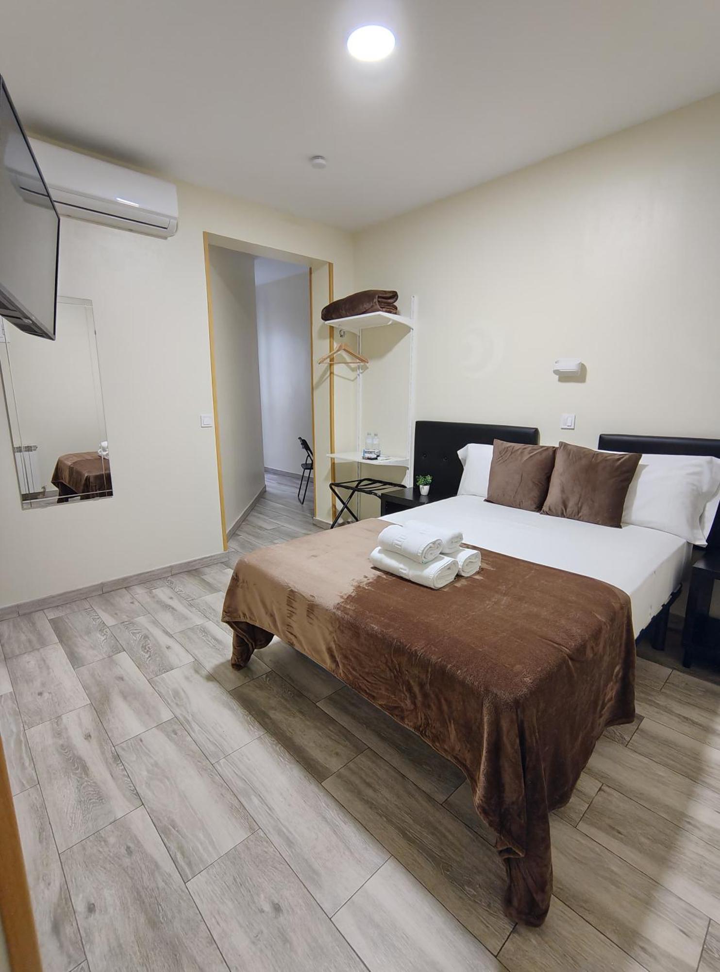 Ch Cruz Madrid Hotel Buitenkant foto