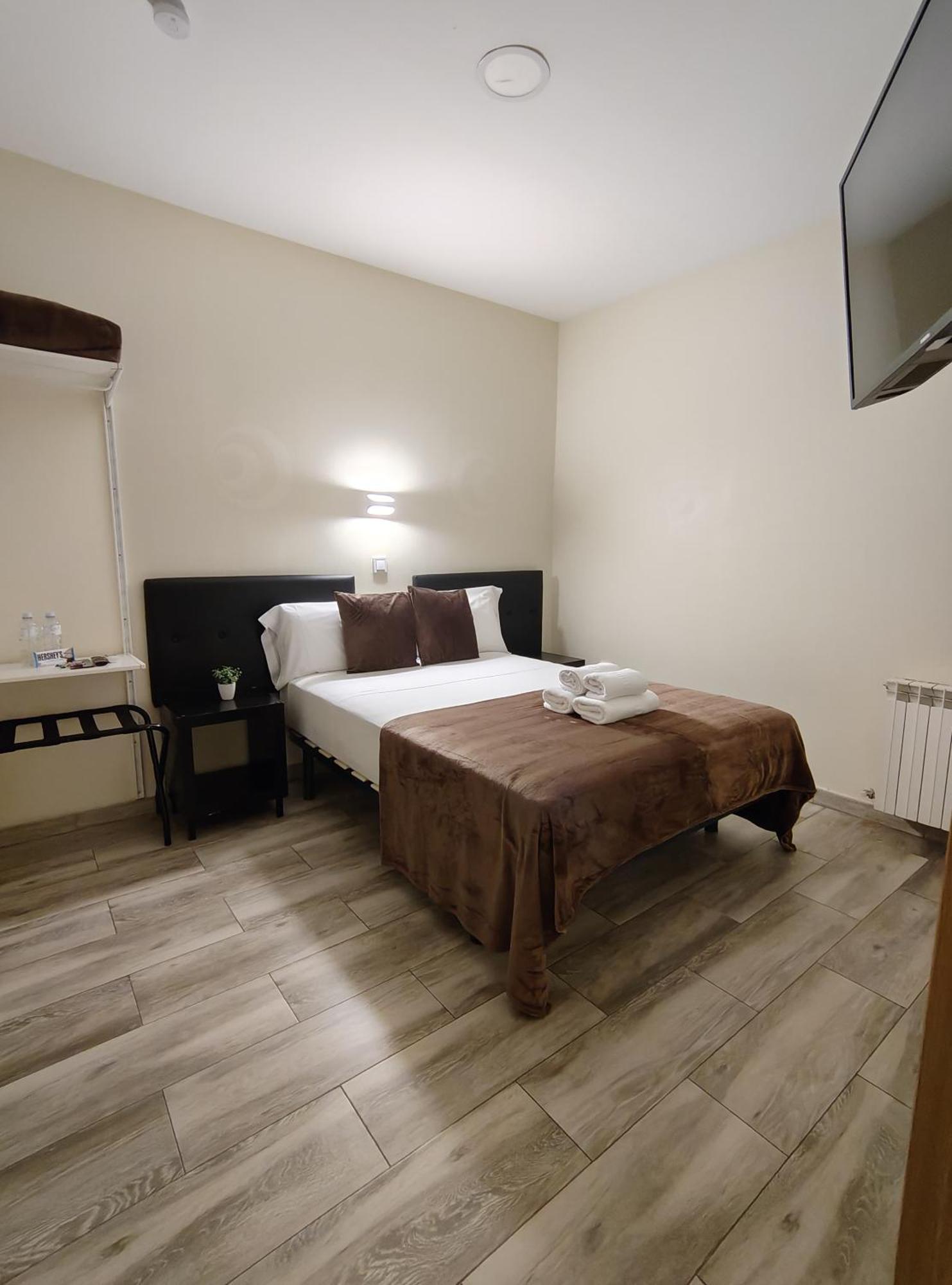 Ch Cruz Madrid Hotel Buitenkant foto