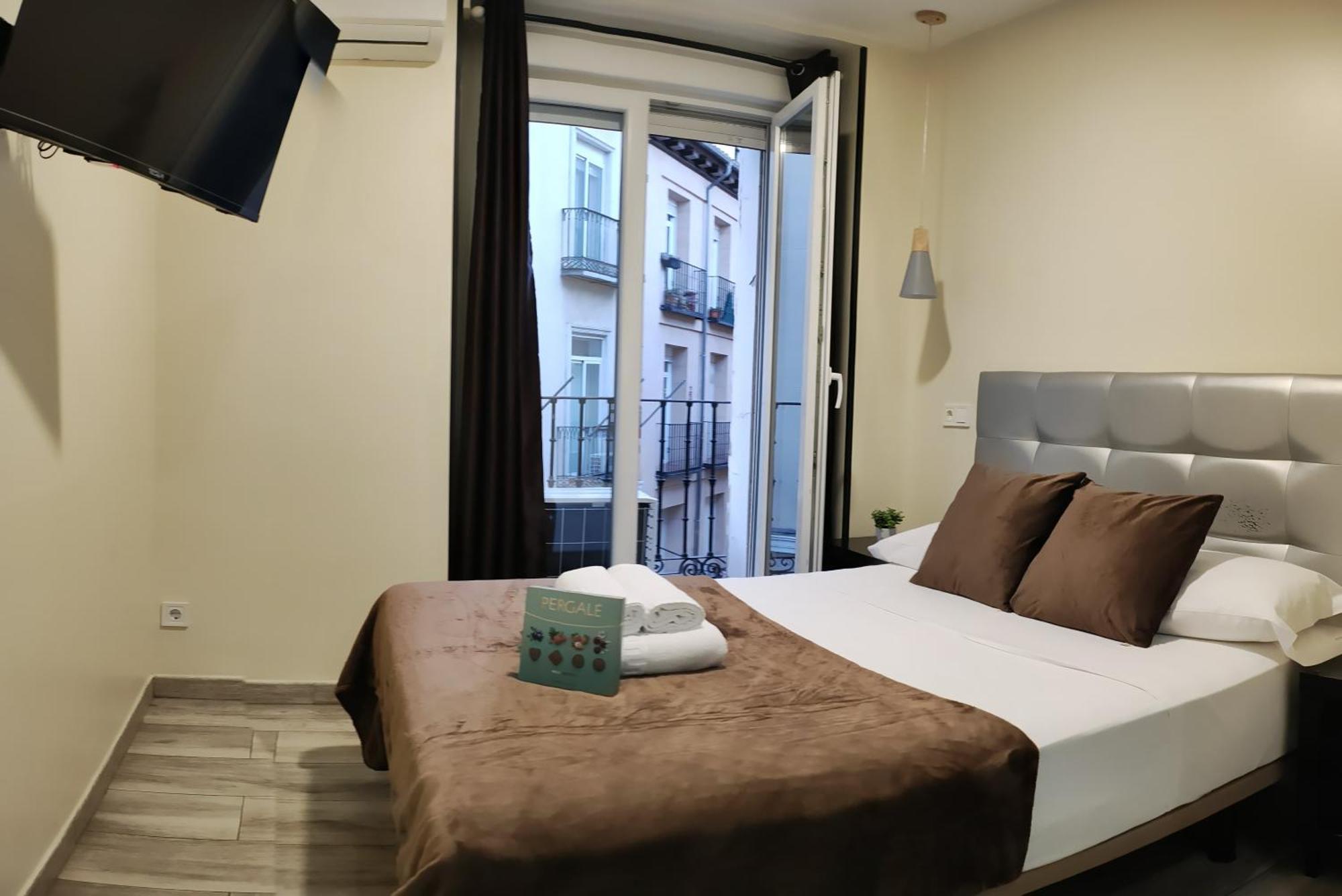 Ch Cruz Madrid Hotel Buitenkant foto