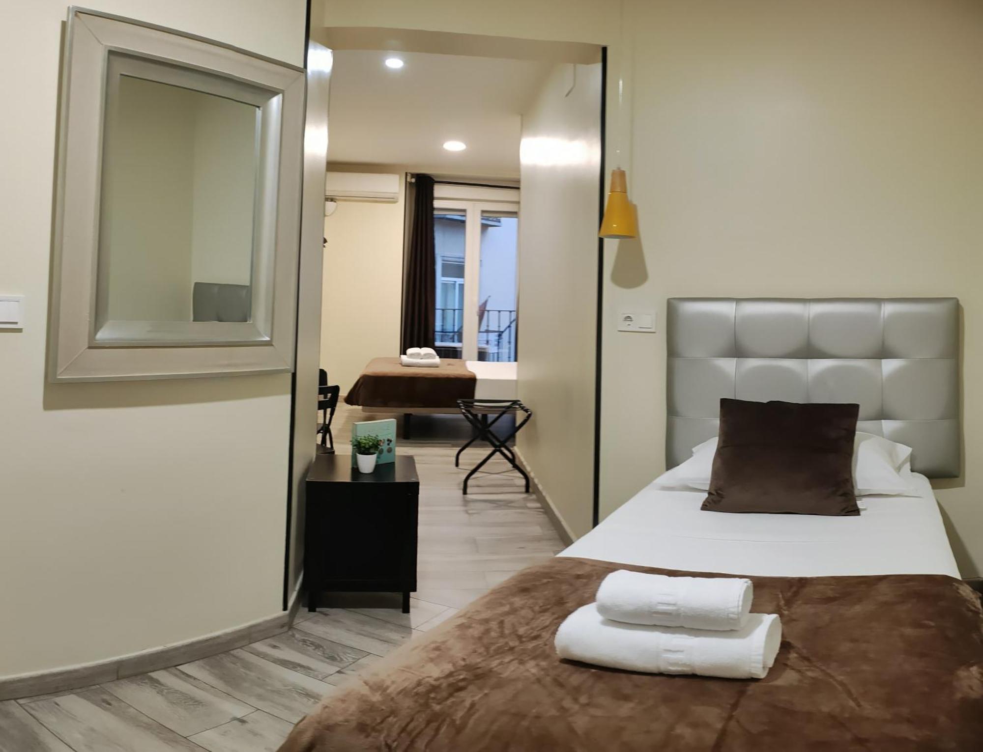 Ch Cruz Madrid Hotel Buitenkant foto