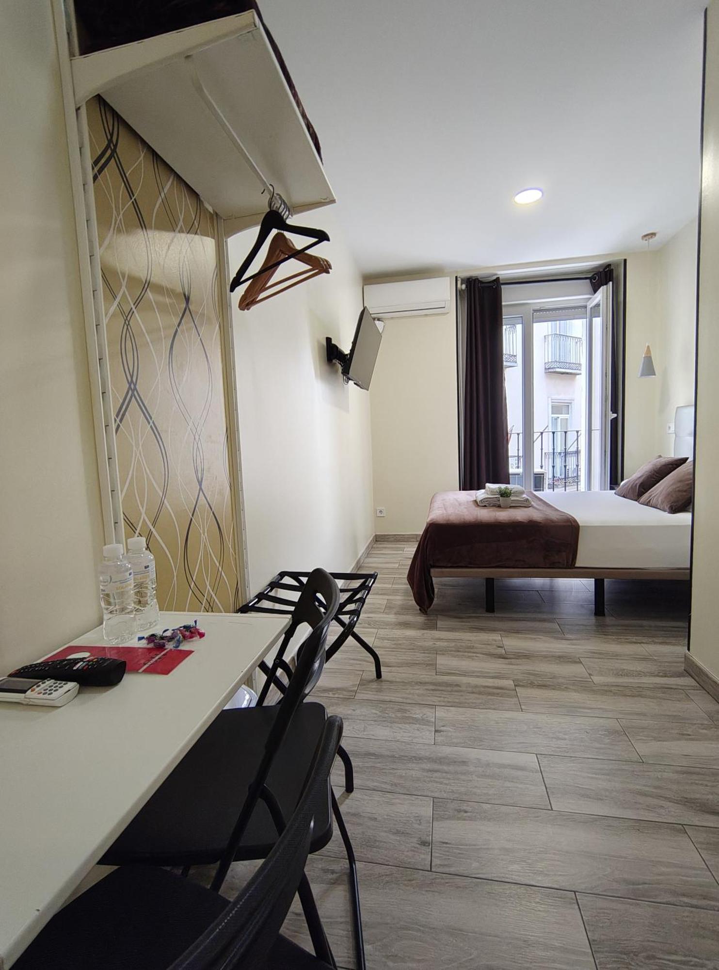Ch Cruz Madrid Hotel Buitenkant foto